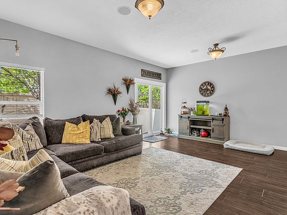 4th image of 10782 S Wyngate Park Dr