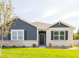 3809 S Woodfield Dr, New Palestine, IN 46163
