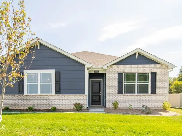 3809 S Woodfield Dr, New Palestine, IN 46163