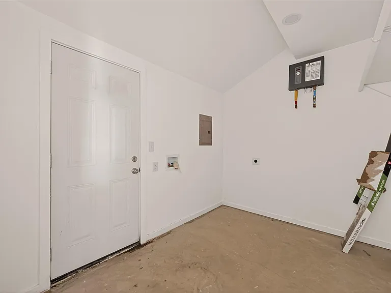 3922 Alsace St — Photo 14