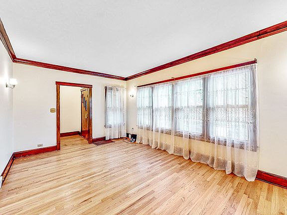 3rd image of 3746 N Plainfield Ave