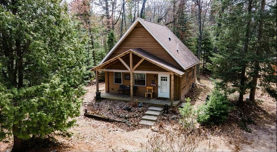 Check out this cute cabin in the northwoods!