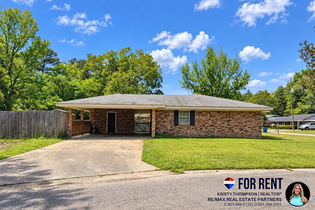 3 Bed | 2 Bath Home for Rent Near USM! Avail Nov — Photo 2