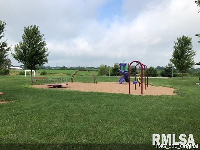 2nd image of 614 Rock Point Rd