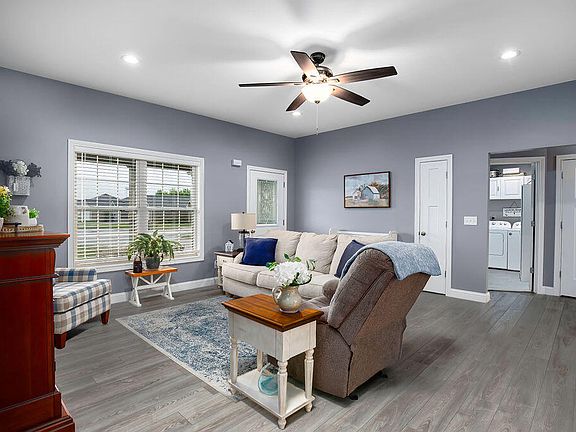 3rd image of 533 Kincaid Ln