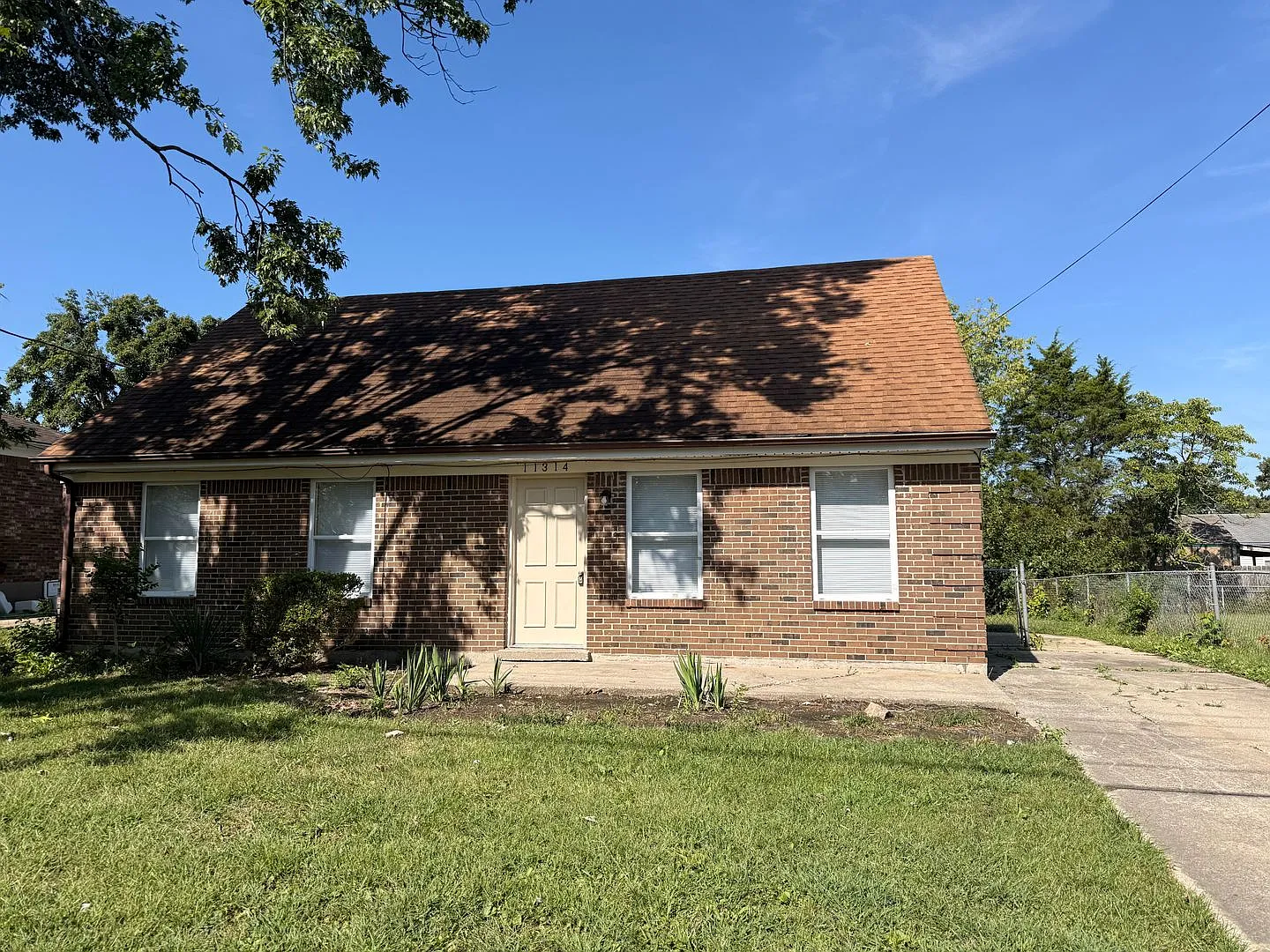 Okolona — Photo 1