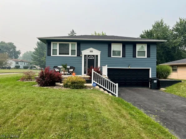 4626 Warwick Dr S, Canfield, OH 44406