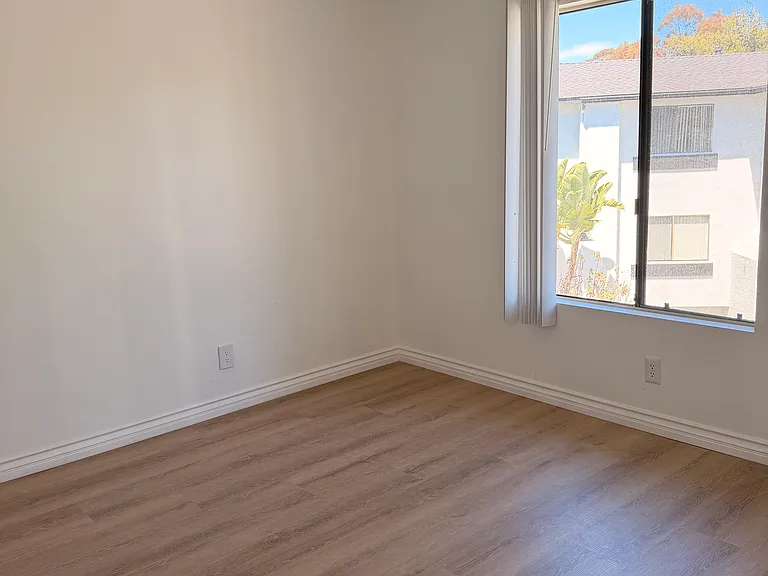Salt & Vine Oceanside Apartments — Photo 25