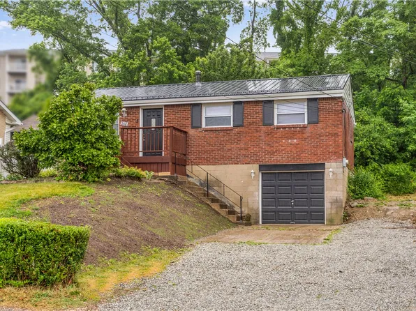 202 Palomino Dr, Oakdale, PA 15071