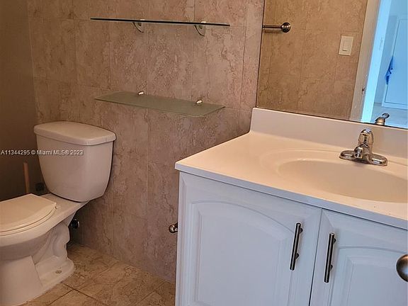 5th image of 18031 Biscayne Blvd APT 201