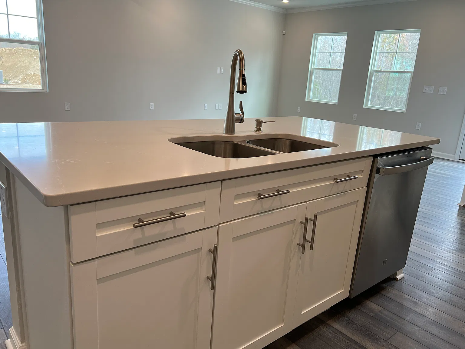 3 bed, 2.5 bath, 2046 sqft, $2,250 — Photo 4