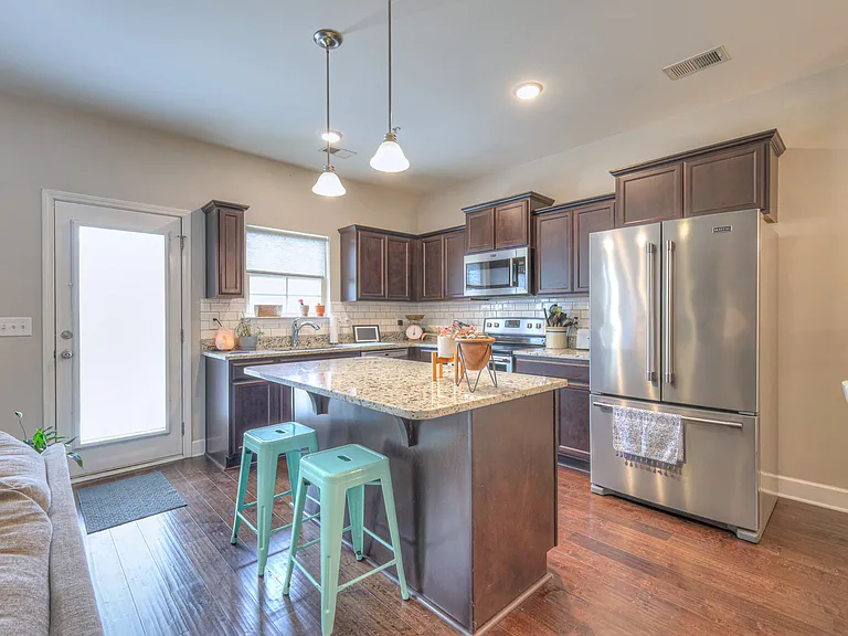 2013 Abbingdon Way — Photo 4
