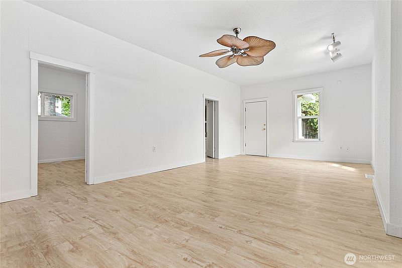 5th image of 2140 Harris Avenue