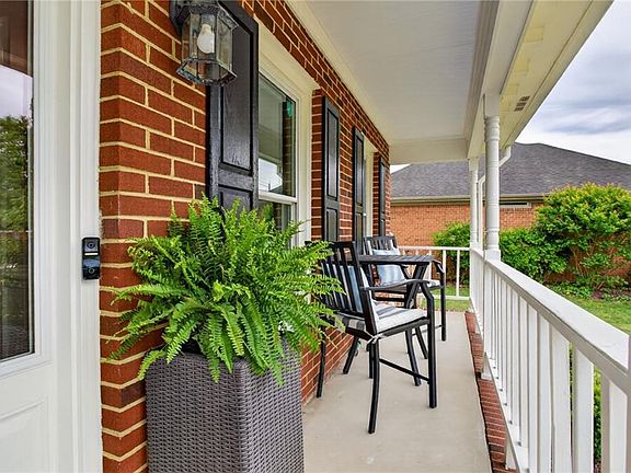 4th image of 1001 Azalea Ct