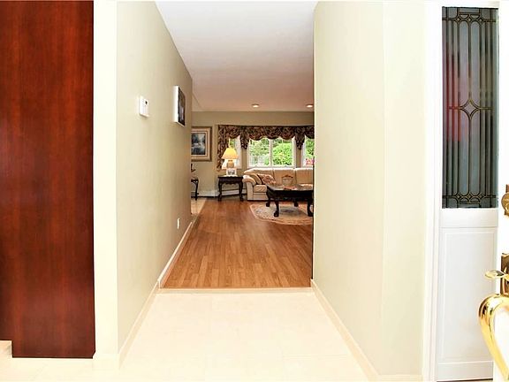3rd image of 11 Borman Ct