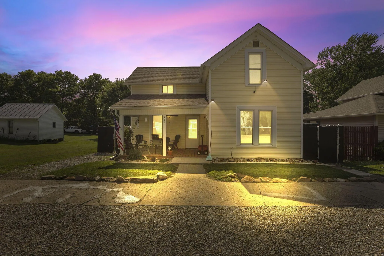 307 Lincoln Ave photo 1