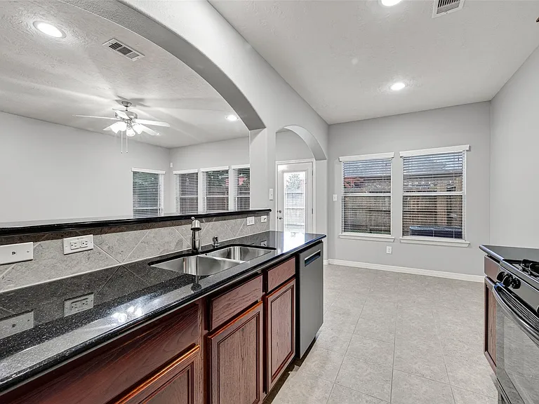 8910 Minola Oaks Dr — Photo 14