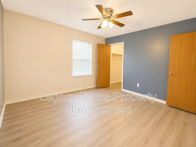 1203 Stonelake Dr — Photo 10