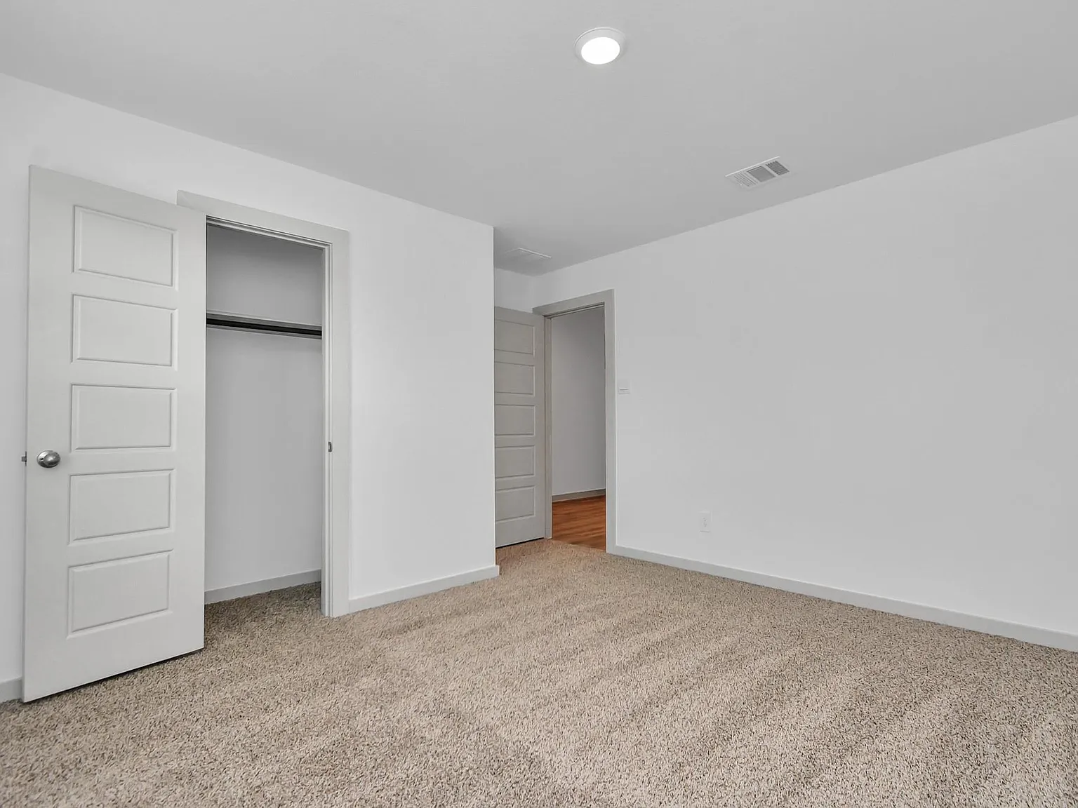 4 bed, 3.0 bath, 2221 sqft, $2,575 — Photo 4