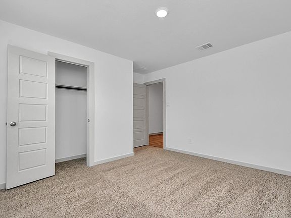4th image of 1114 Hughes Crossing Dr