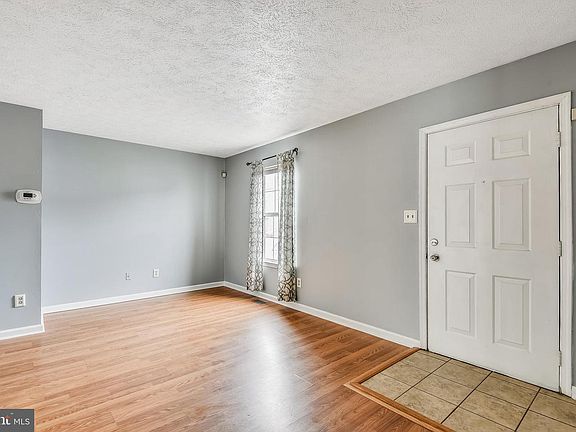 4th image of 510 Realm Ct E