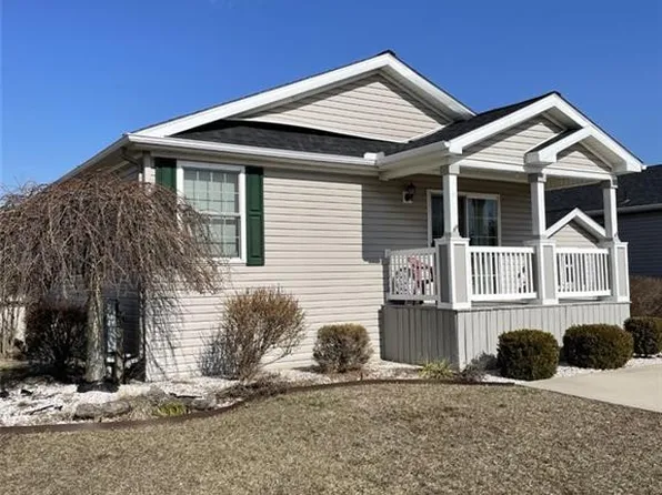 8971 White Crane Way, Oak Harbor, OH 43449