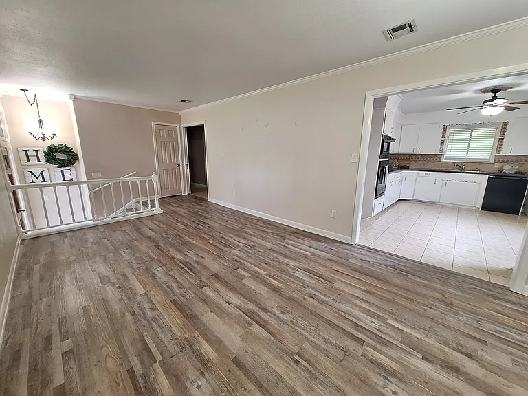 821 Princeton Rd — Photo 2