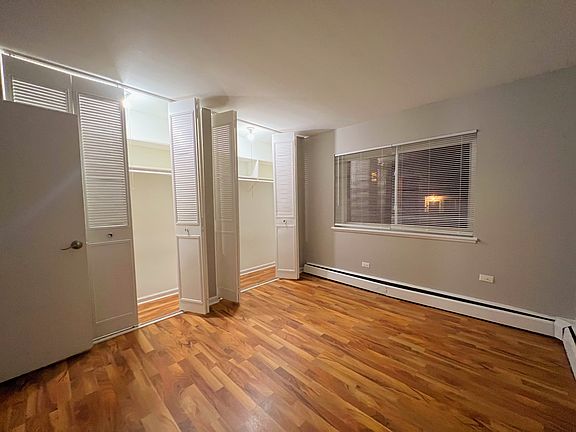 4th image of 742 W Buena Ave #208