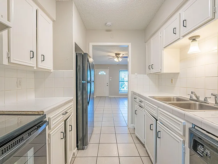 8124 Beech Cove Ln — Photo 9