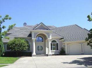 848 McKenzie Crest Dr, Springfield, OR 97477