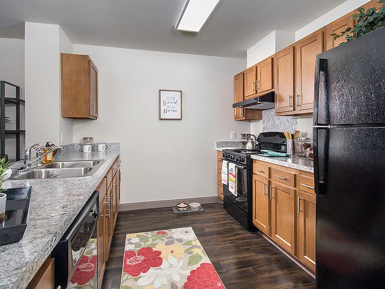 Residences at Maple Glen — Photo 4