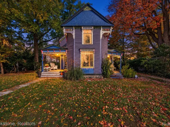 129 E Shadbolt St, Lake Orion, MI 48362