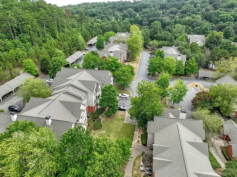 The Grove at Pleasant Valley Apartment Homes — Photo 25