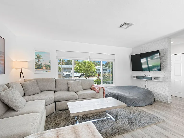 226 SW 13th Ave — Photo 6