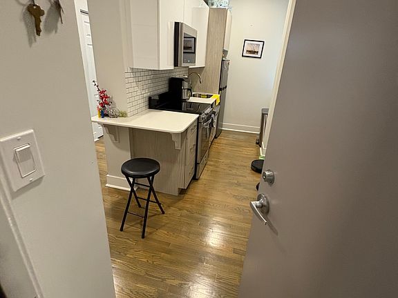3rd image of 56 Queensberry St APT 13