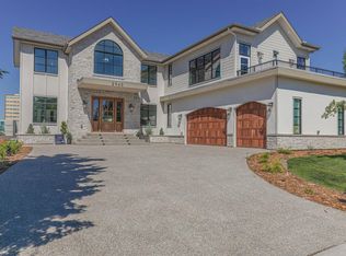 2945 Toronto Cres NW, Calgary, AB T2N 3W4