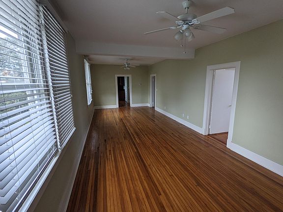 3rd image of 7447 Hampson St