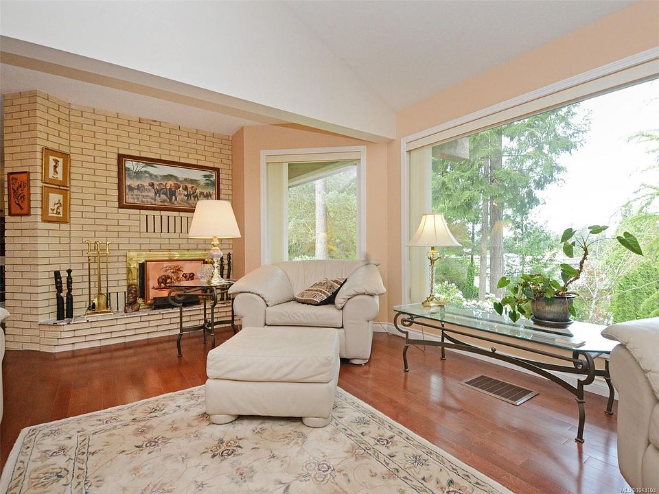 1st image of 1055 Thistlewood Dr