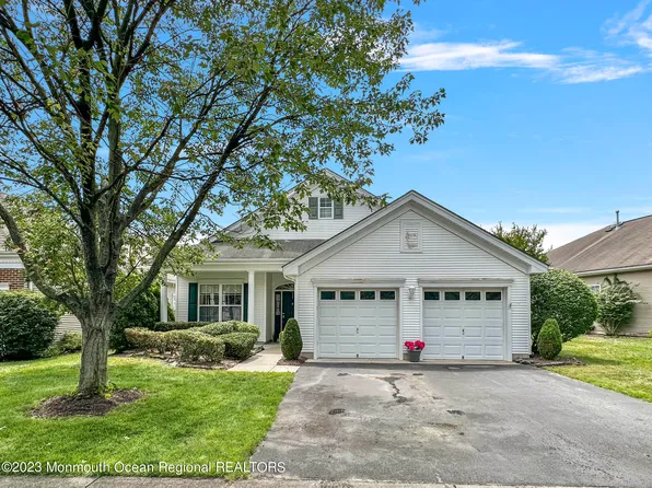 44 Golden Seasons Drive, Lakewood, NJ 08701