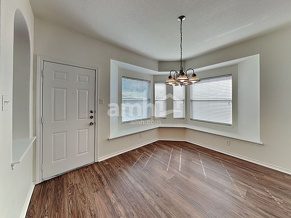 4th image of 617 Bur Oak Dr