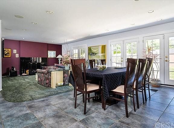5th image of 22937 Vose St