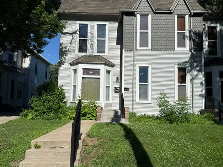 1313 S 32nd St — Photo 2