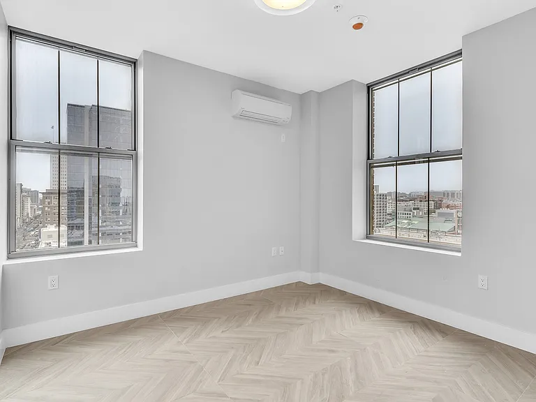 The Griffith Building — Photo 15