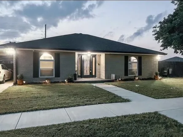 2812 Jean Lafitte Pkwy, Chalmette, LA 70043