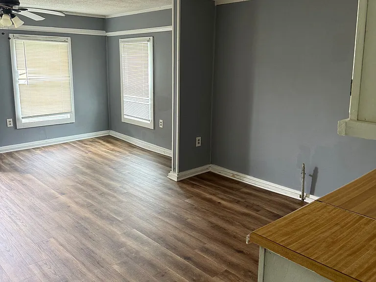 420 Hall Aly — Photo 7