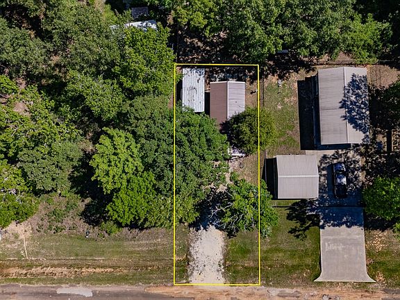 3rd image of 211 Acorn Ln