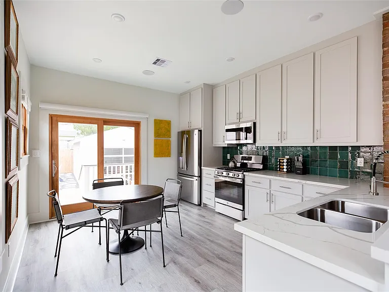 3209 Avenue P 1/2 — Photo 7