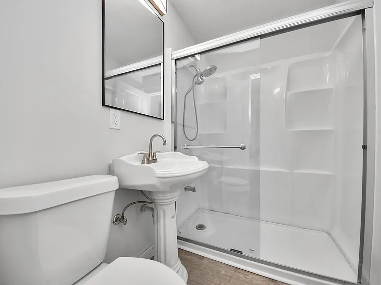 302 County Park Dr — Photo 13