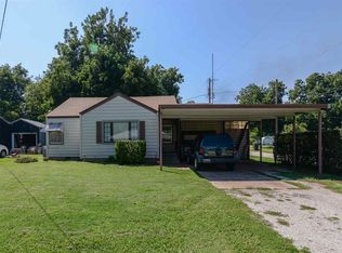1105 N 10th St, Perry, OK 73077