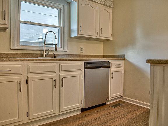 3rd image of 118 Bowman St